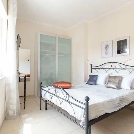 Toma La Luna Bed & Breakfast 4*